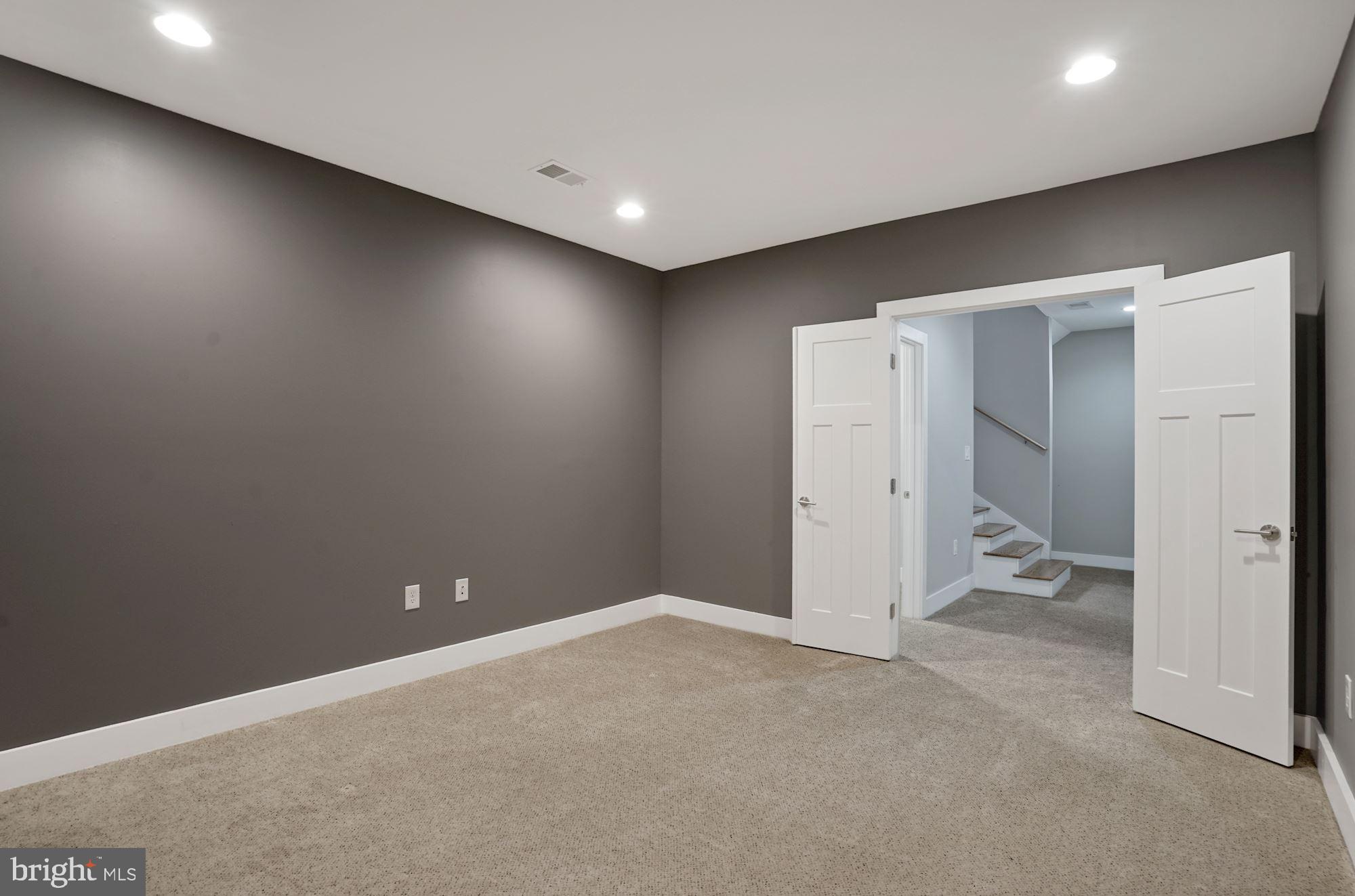 203 Tapawingo Road Southwest Vienna, VA 22180 - Photo 27 of 31