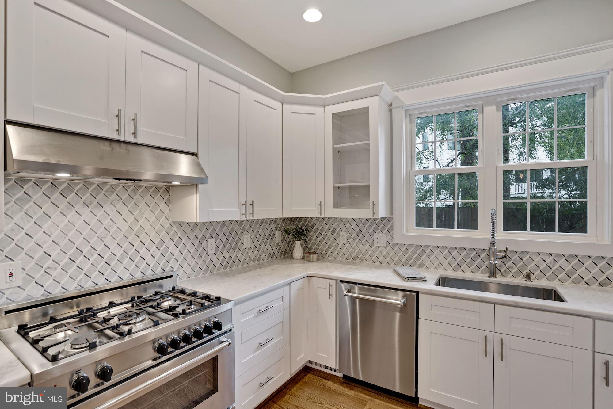 203 Tapawingo Road Southwest Vienna, VA 22180 - Photo 10 of 31