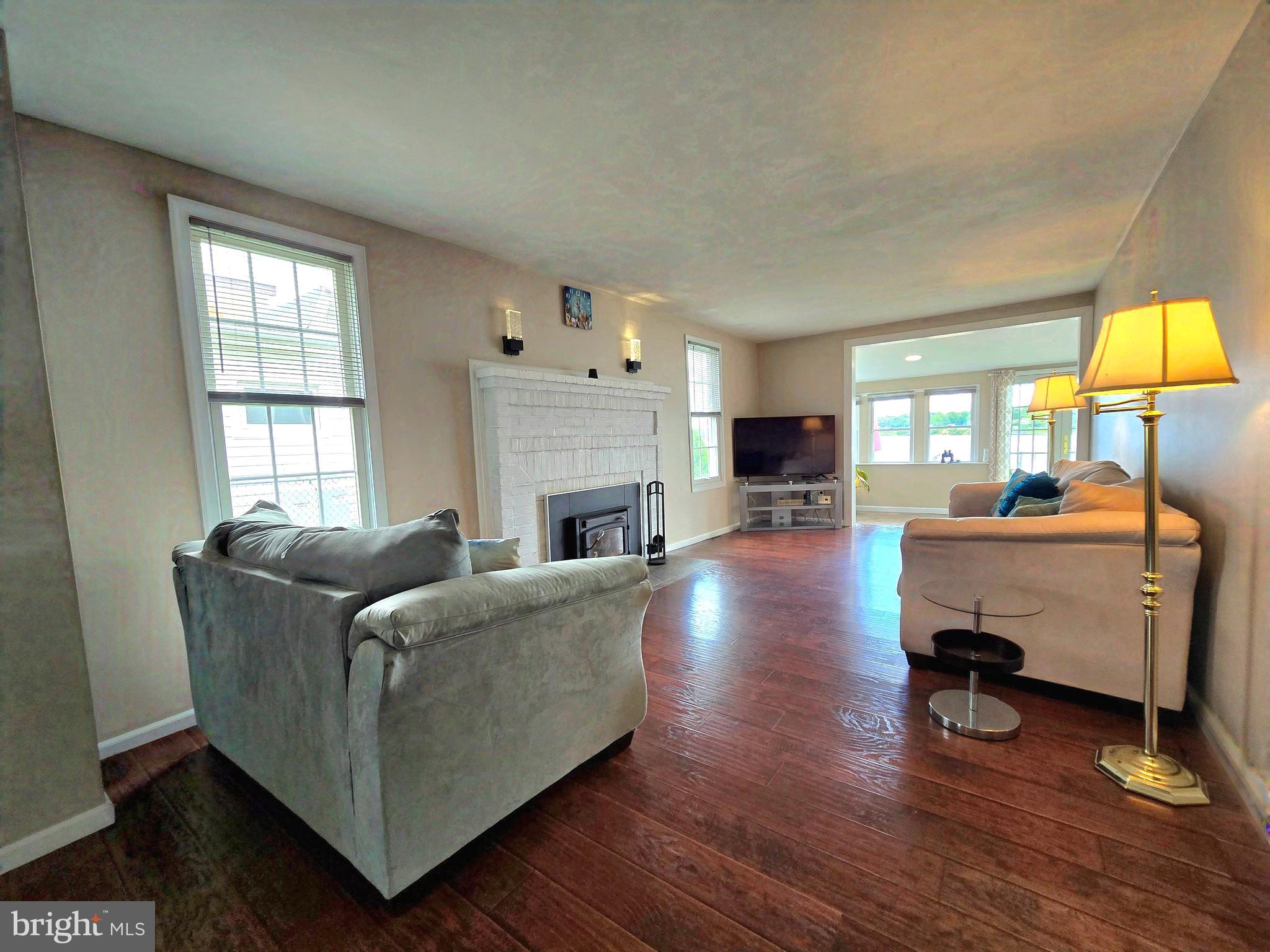 336 Bar Harbor Road Pasadena, MD 21122 - Photo 14 of 82 22x11 living room