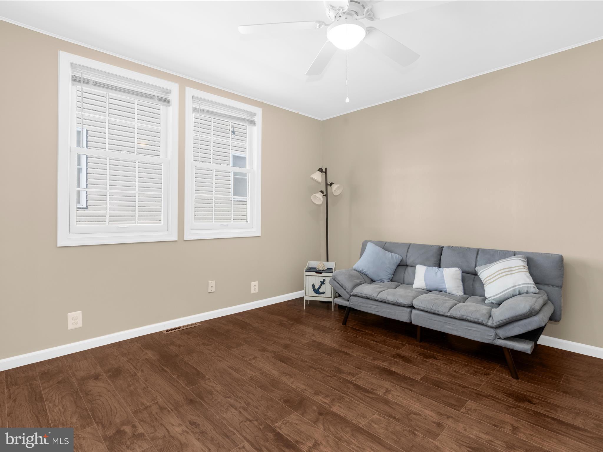 336 Bar Harbor Road Pasadena, MD 21122 - Photo 20 of 82 a living room with furniture and a window