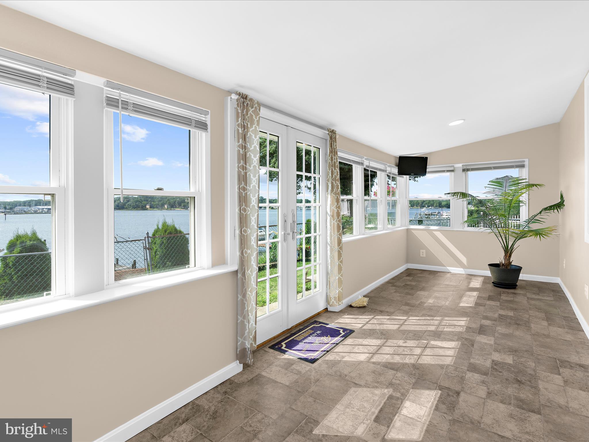 336 Bar Harbor Road Pasadena, MD 21122 - Photo 21 of 82 a view of a living room and a window