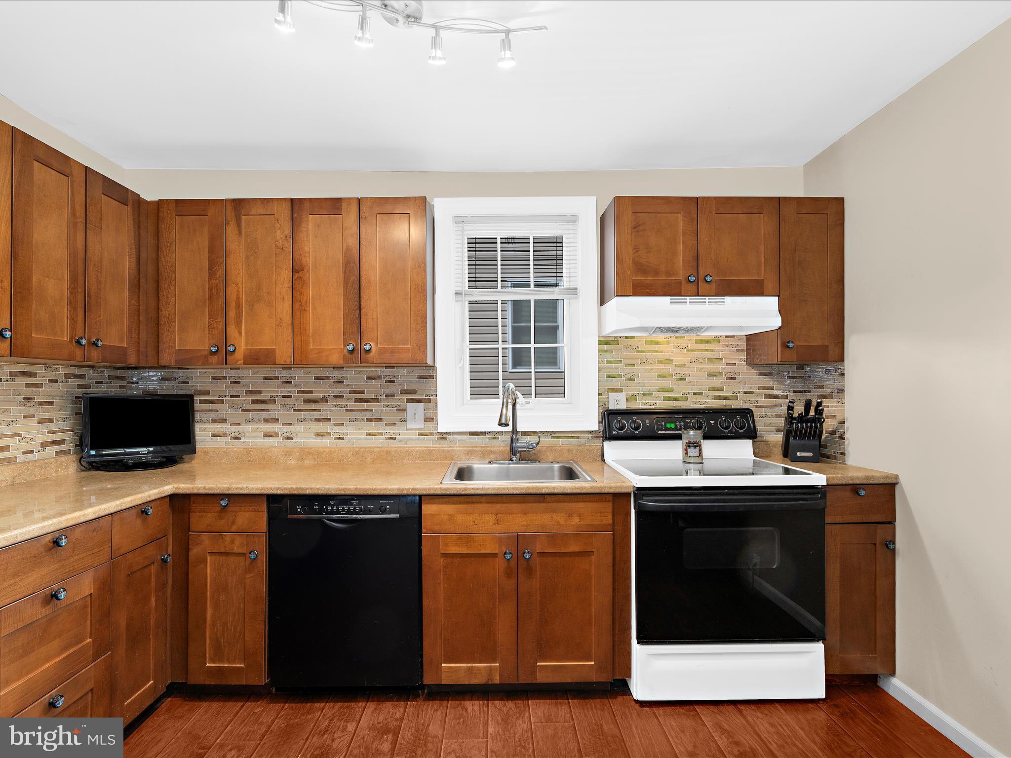 336 Bar Harbor Road Pasadena, MD 21122 - Photo 7 of 82 kitchen