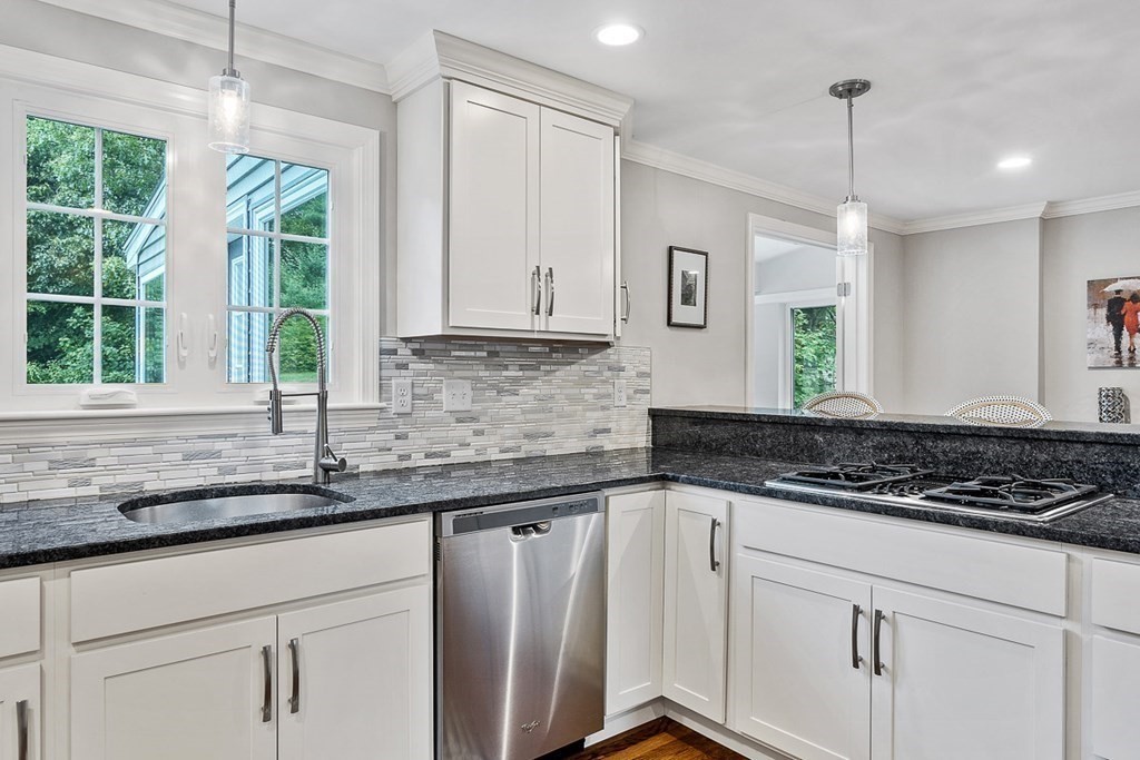 14 Douglas Road Westford, MA 01886 - Photo 12 of 42 Gallery Image 12