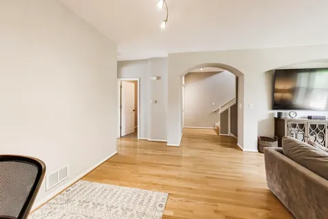 $550,000 | 1195 Georgetown Way, Vernon Hills, IL 60061