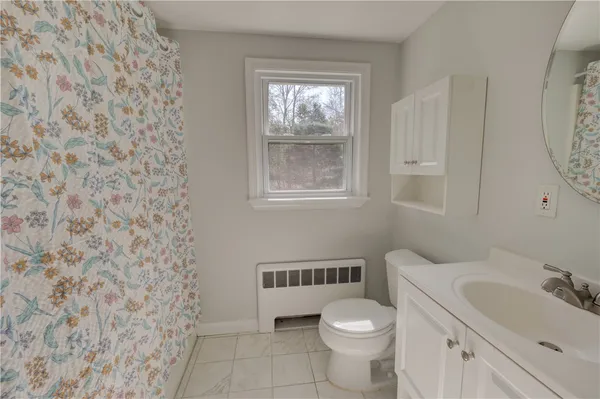 $3,000 | 140 Phillips Road, East Greenwich, RI 02818