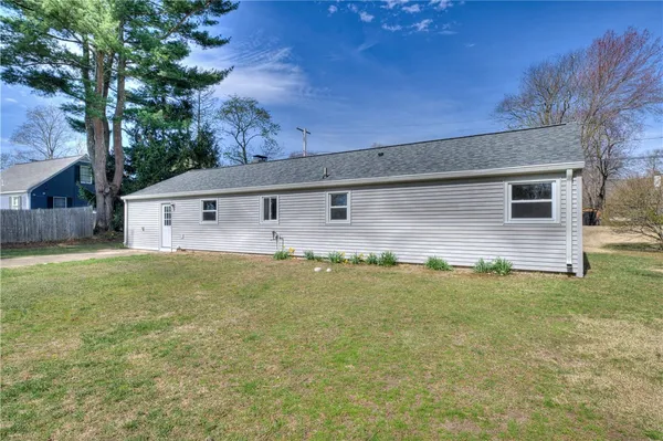 $3,000 | 140 Phillips Road, East Greenwich, RI 02818