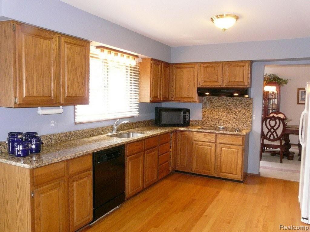 1139 Chaffer Drive Rochester, MI 48306 - Photo 11 of 25 Granite Kitchen