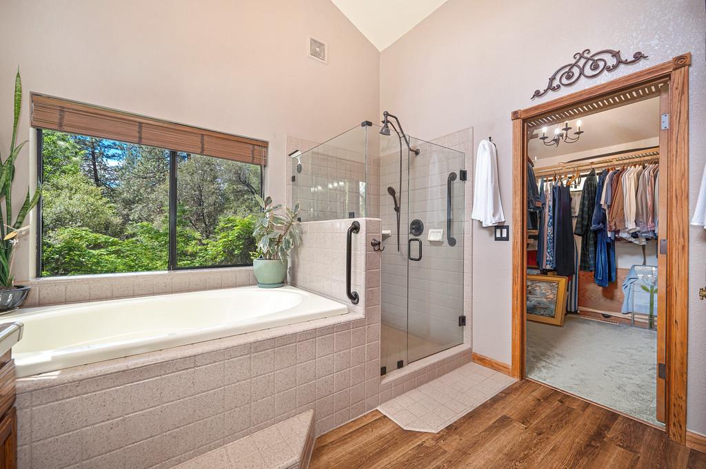 3971 Donner Trail Placerville, CA 95667 - Photo 33 of 78 a bathroom with a bathtub and a shower