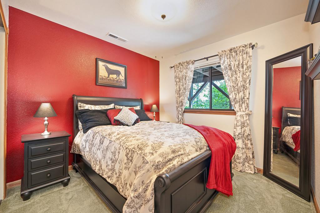 3971 Donner Trail Placerville, CA 95667 - Photo 43 of 78 a bedroom with a bed and a closet