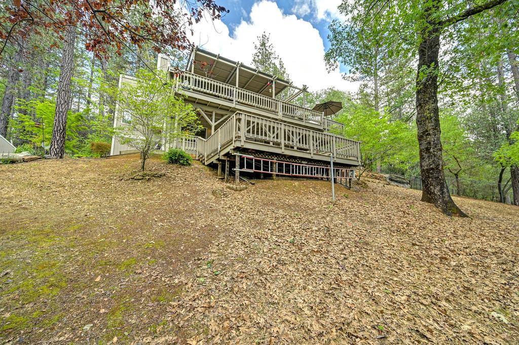 3971 Donner Trail Placerville, CA 95667 - Photo 61 of 78 a backyard of a house with table and chairs