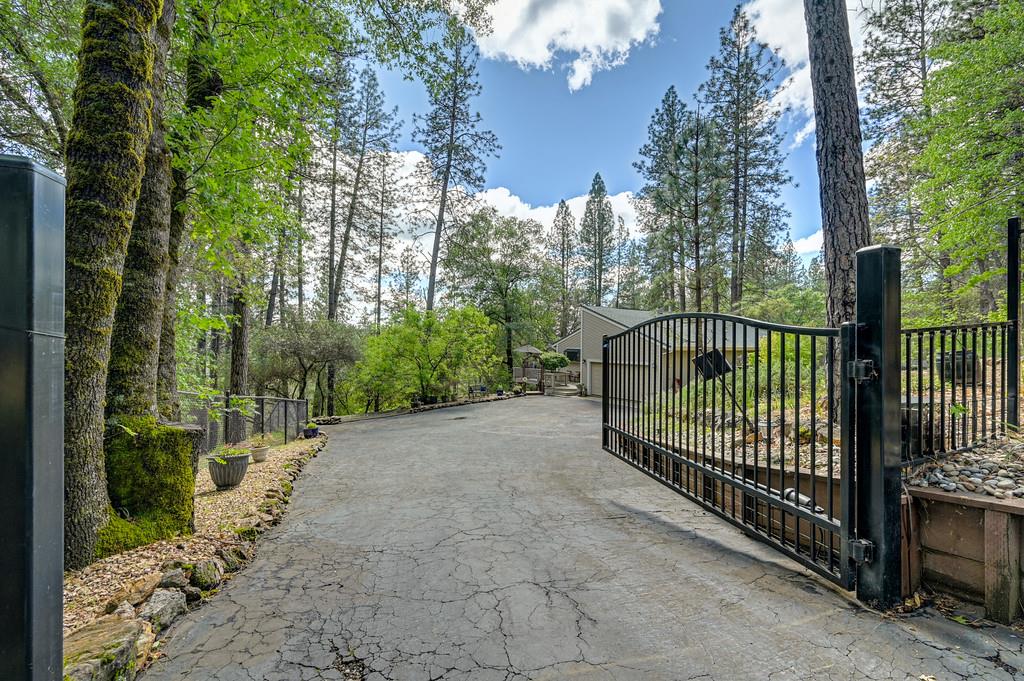 3971 Donner Trail Placerville, CA 95667 - Photo 8 of 78 Private Gate