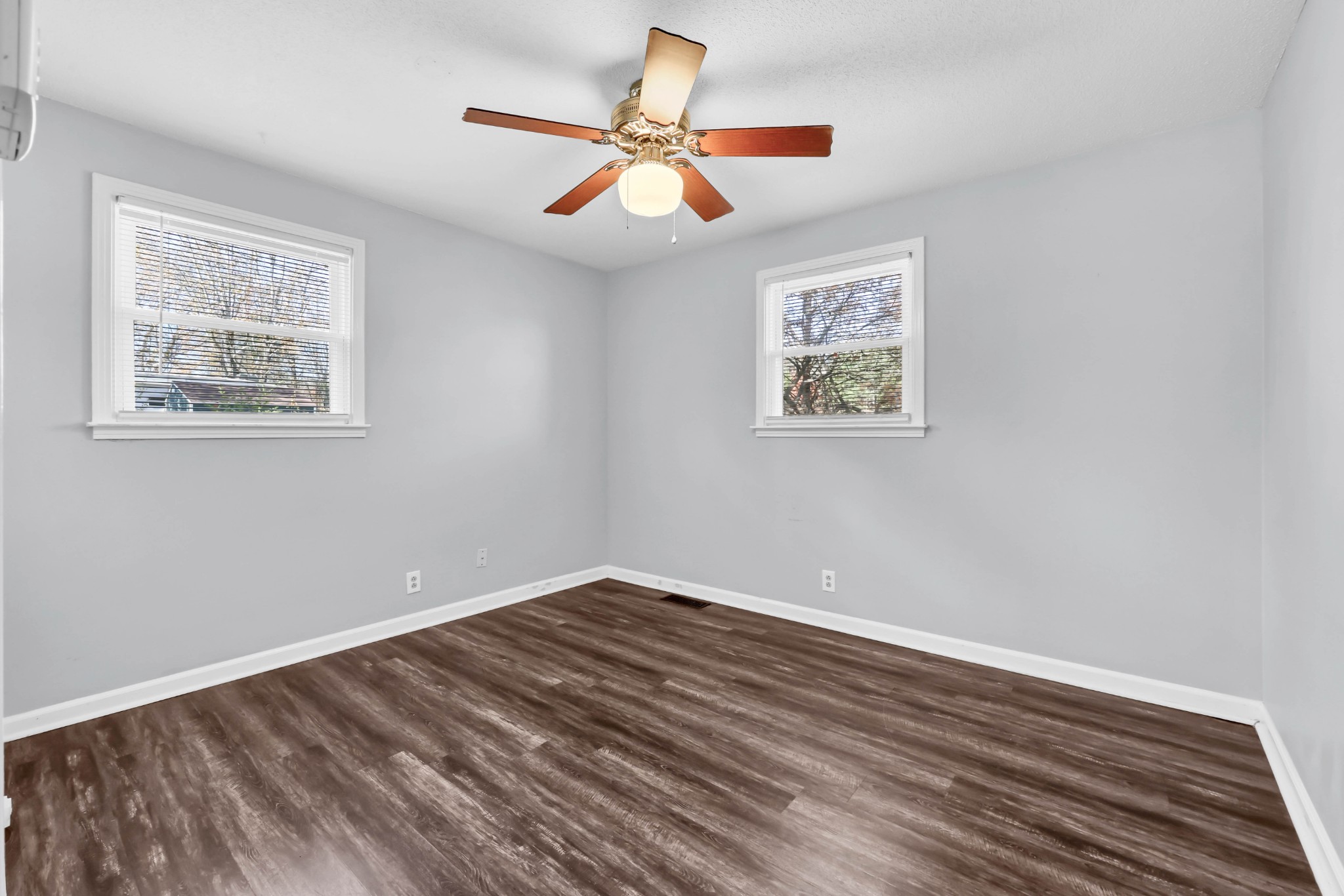 4660 Dover Road Indian Mound, TN 37079 - Photo 13 of 30 a view of room with wooden floor and ceiling fan