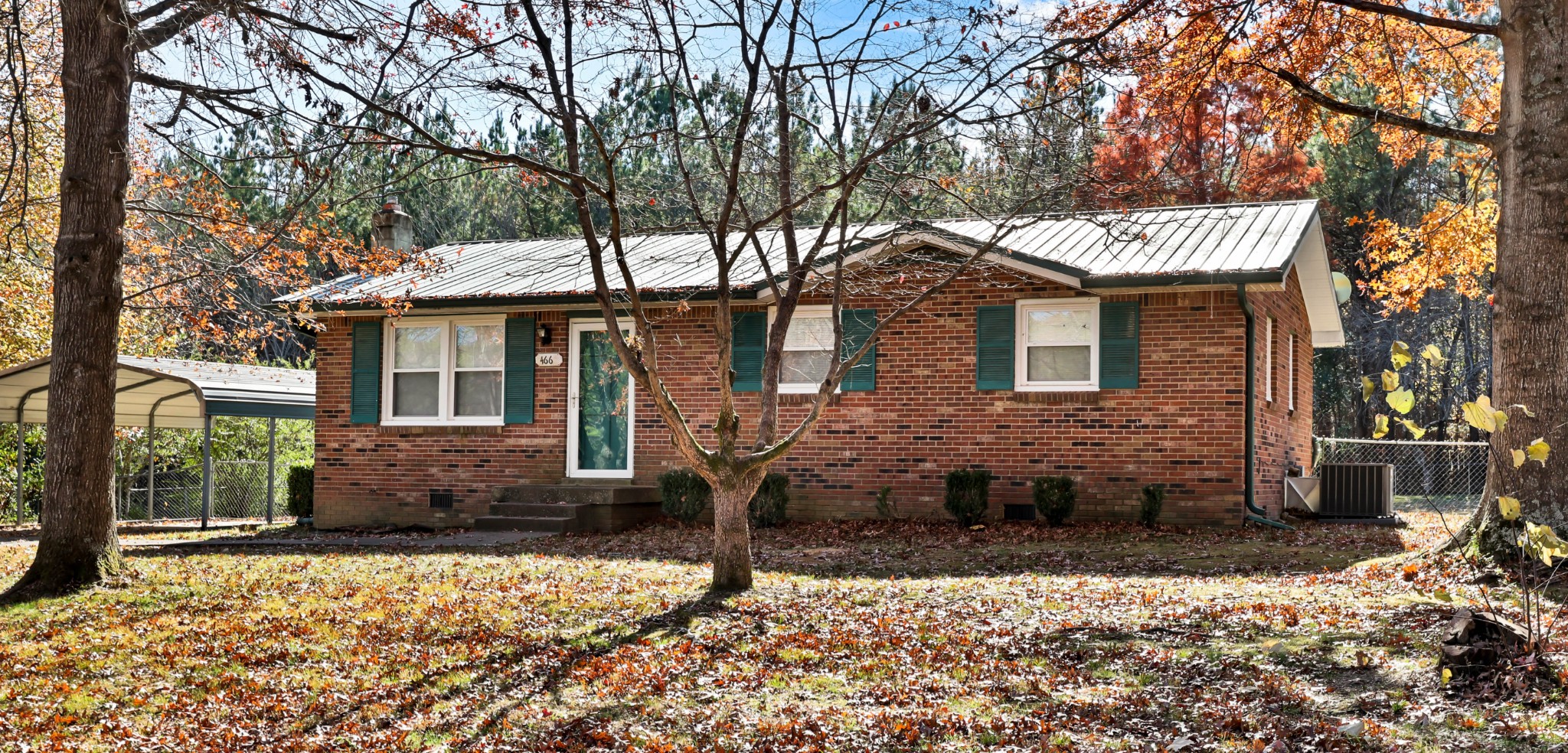 4660 Dover Road Indian Mound, TN 37079 - Photo 3 of 30 a front view of a house with a garden