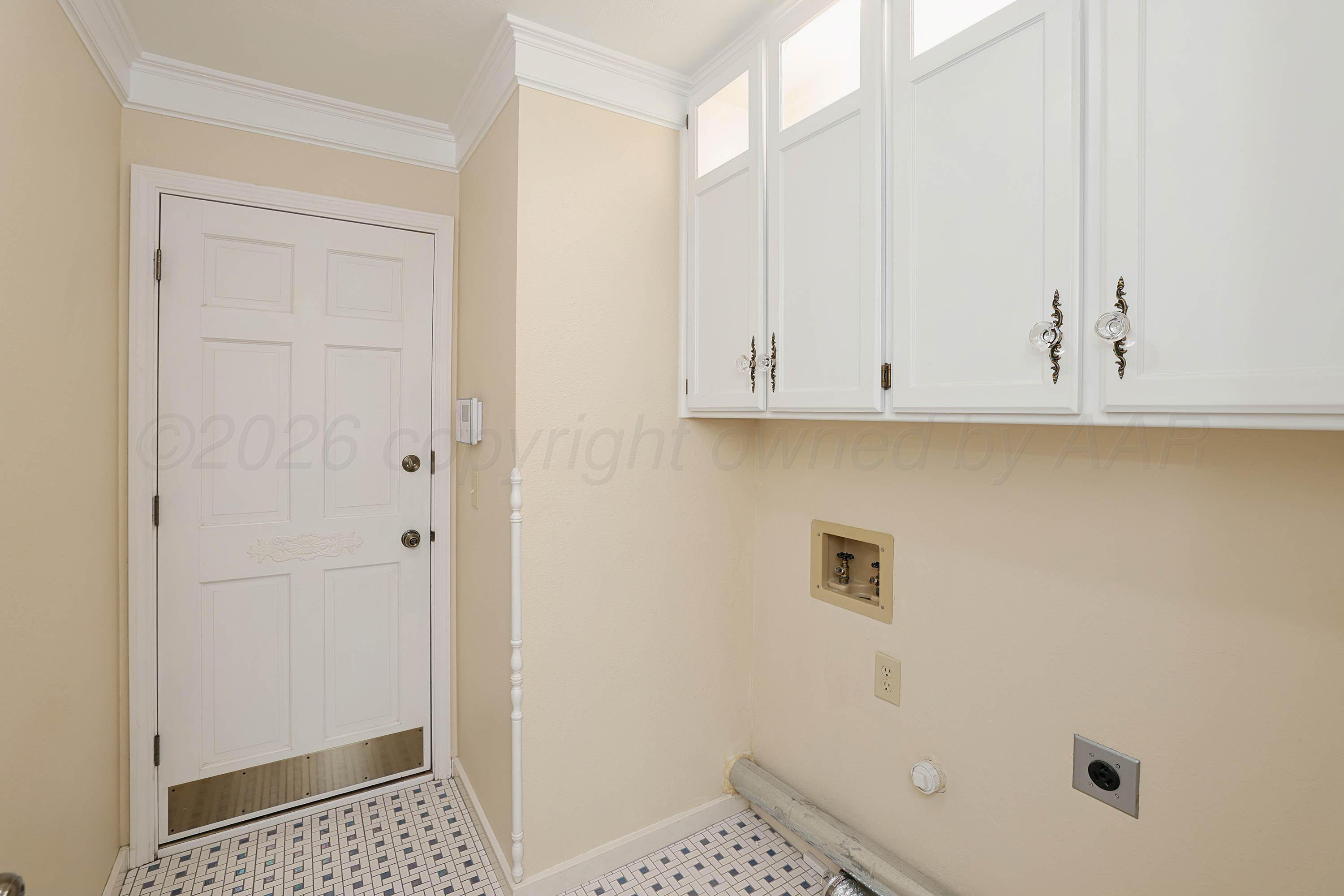 6904 Alpine Lane Amarillo, TX 79109 - Photo 24 of 45 a bathroom with white cabinets