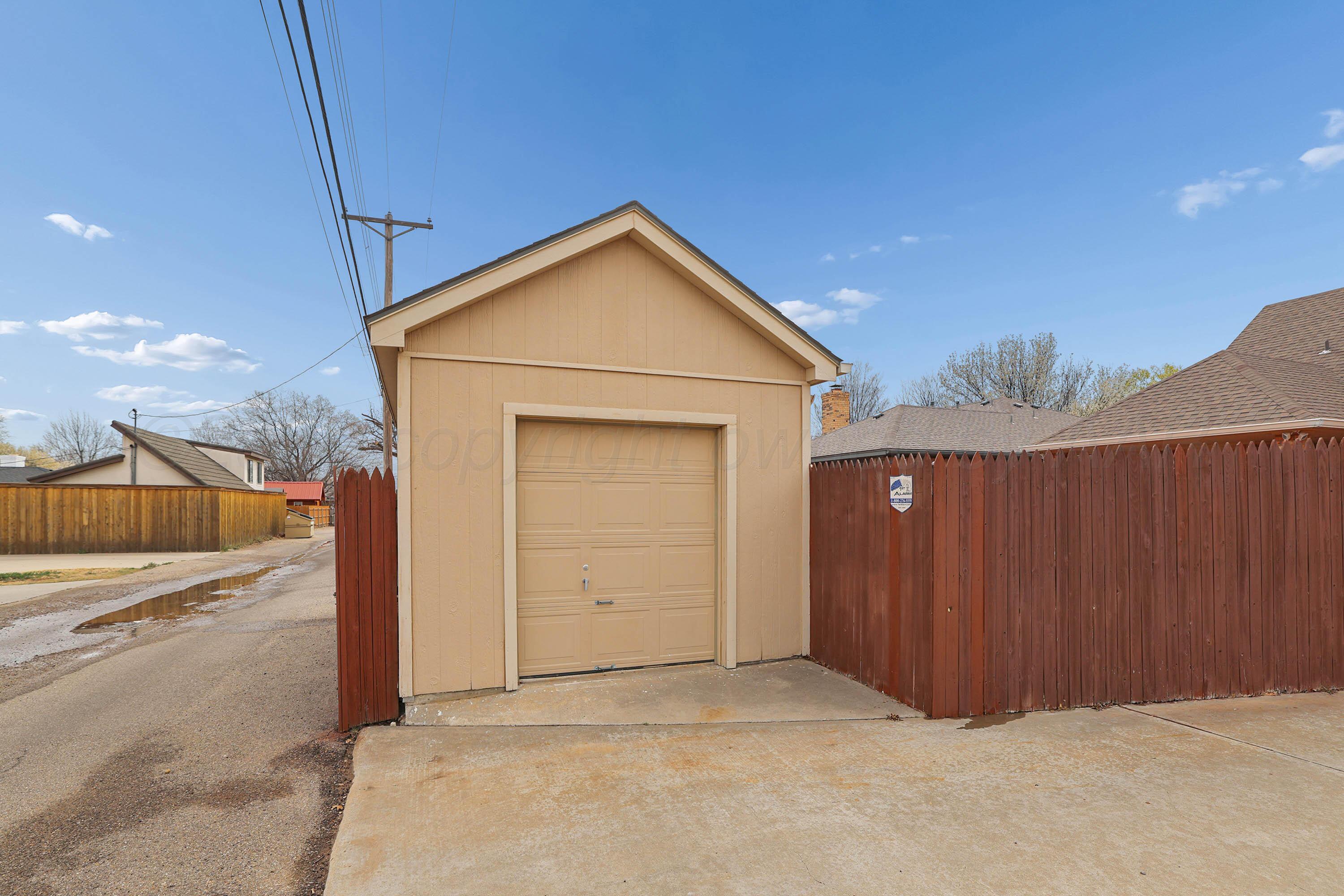6904 Alpine Lane Amarillo, TX 79109 - Photo 42 of 45 a view of a house with a backyard