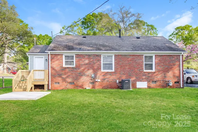 $1,570 | 5520 The Plaza, Charlotte, NC 28215