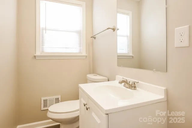 $1,570 | 5520 The Plaza, Charlotte, NC 28215