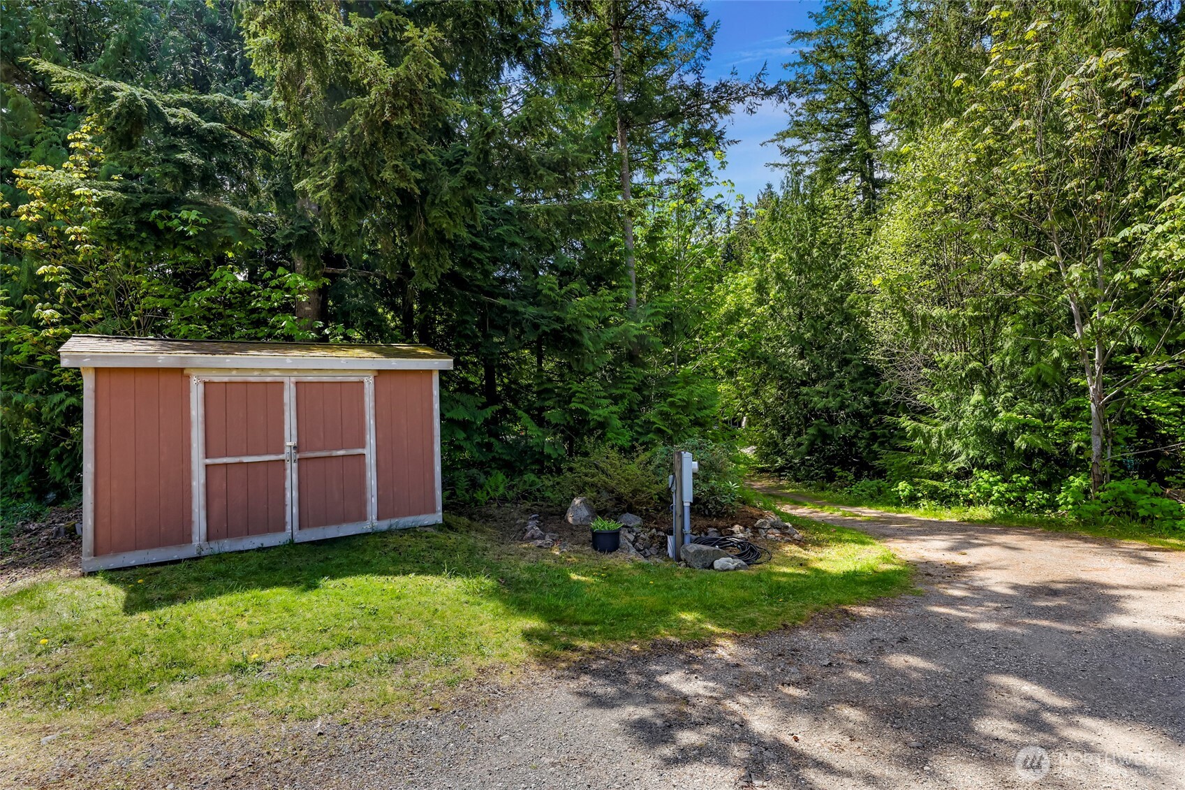 846 Deep Valley Drive Maple Falls, WA 98266 - Photo 3 of 40