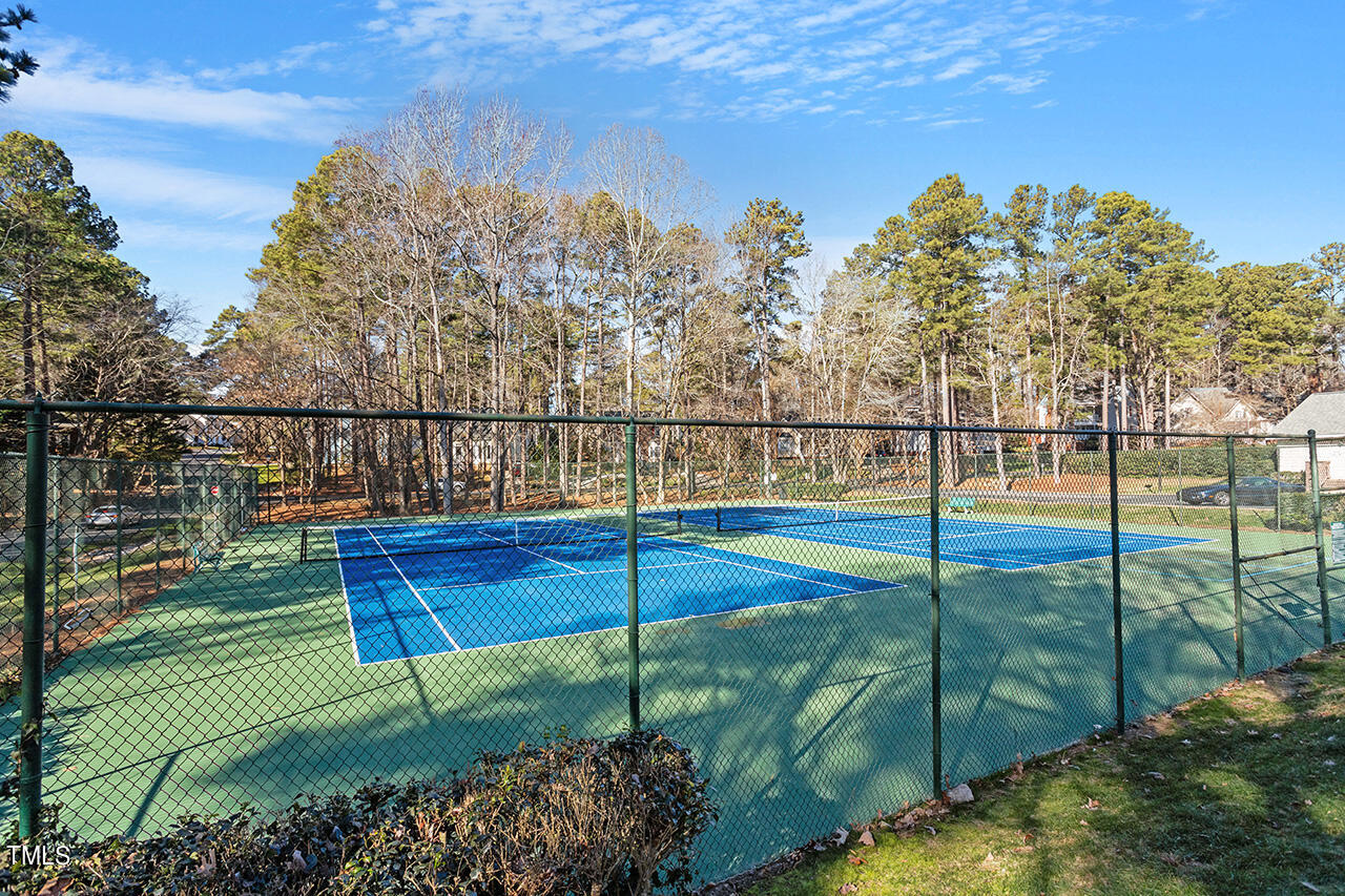 6933 Sandringham Drive Raleigh, NC 27613 - Photo 28 of 30 a view of a yard from a balcony