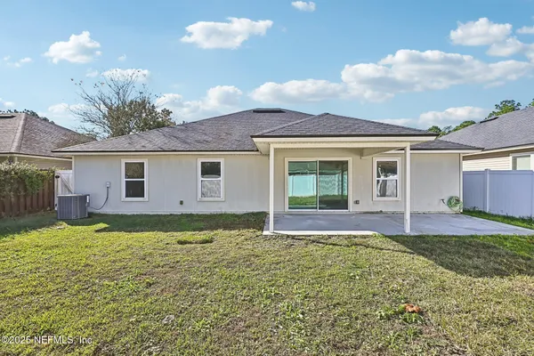 a view of a house with backyard and garden