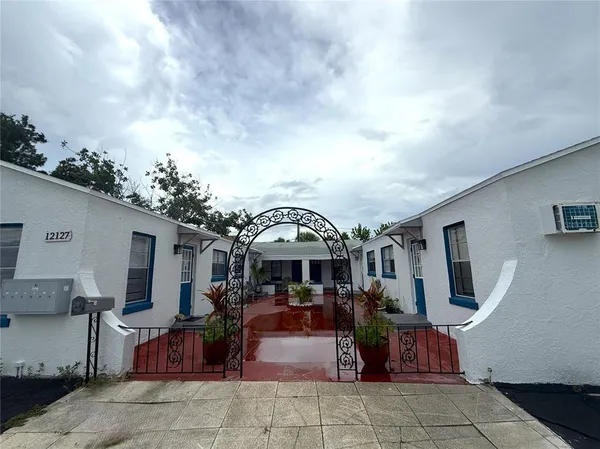 $1,550 | 12127 Gulf Boulevard, Unit 5, Treasure Island, FL 33706