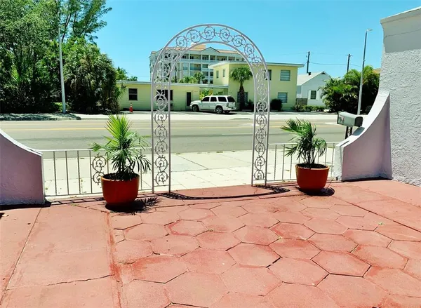 $1,550 | 12127 Gulf Boulevard, Unit 5, Treasure Island, FL 33706