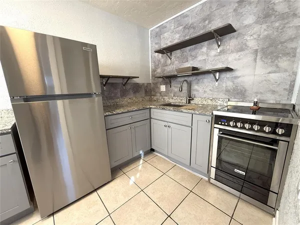 $1,550 | 12127 Gulf Boulevard, Unit 5, Treasure Island, FL 33706