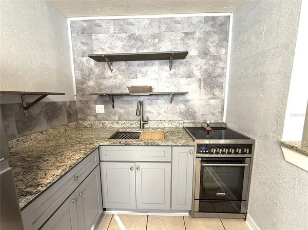 $1,550 | 12127 Gulf Boulevard, Unit 5, Treasure Island, FL 33706