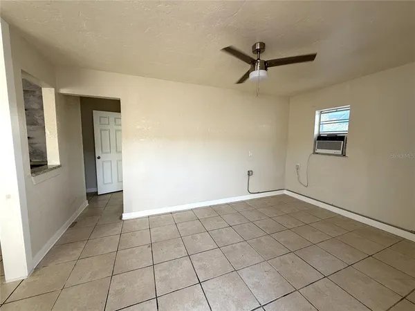 $1,550 | 12127 Gulf Boulevard, Unit 5, Treasure Island, FL 33706