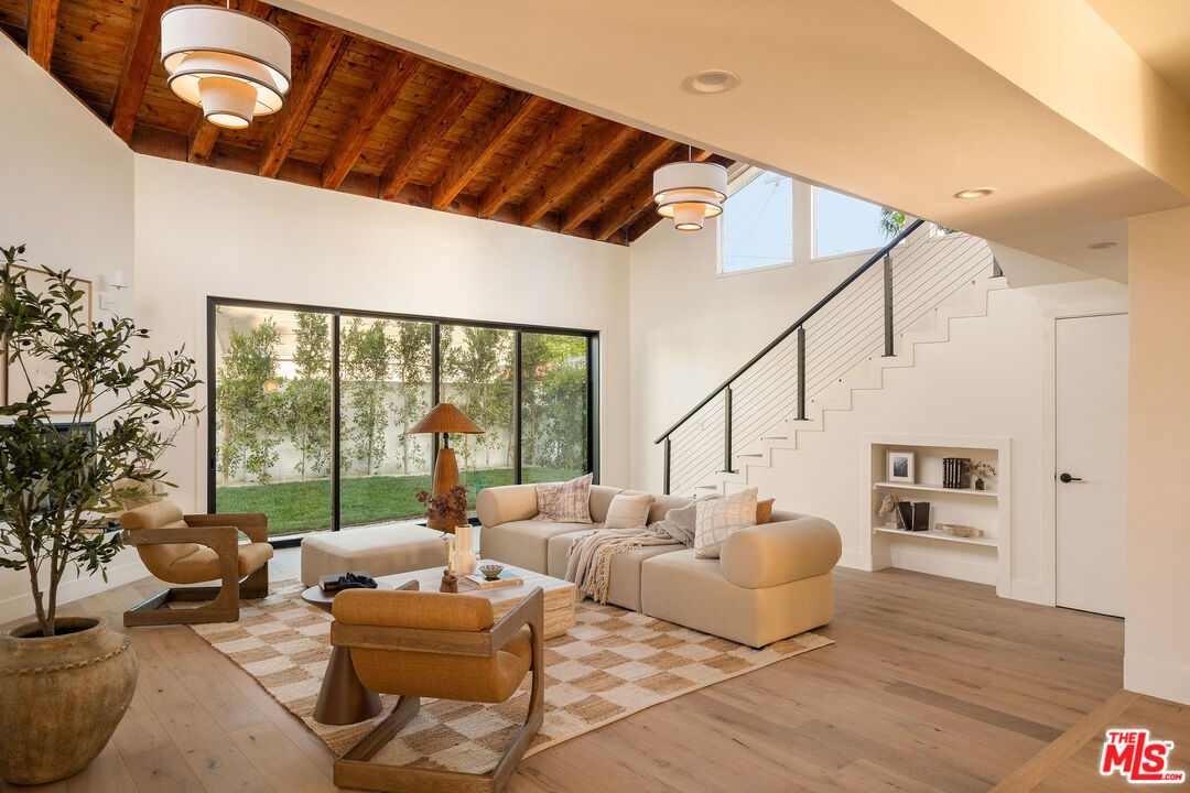 3820 South Burnside Ave  