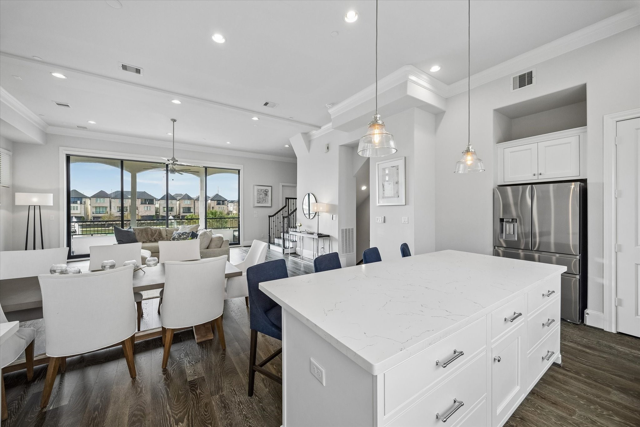 2727 Maxroy Street Houston, TX 77007 - Photo 17 of 46 Appliances are Bosch, except for the fridge, which is a Samsung.