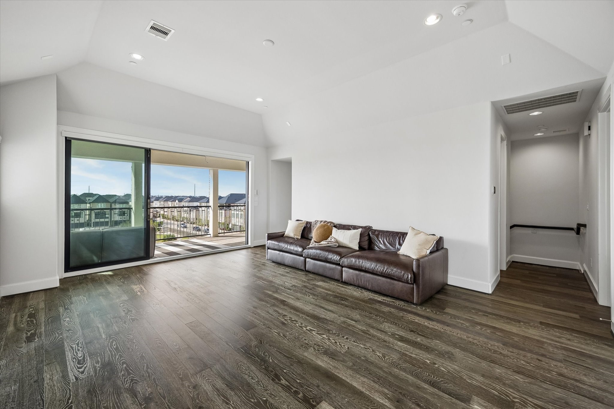 2727 Maxroy Street Houston, TX 77007 - Photo 26 of 46 Fourth-floor game room area.