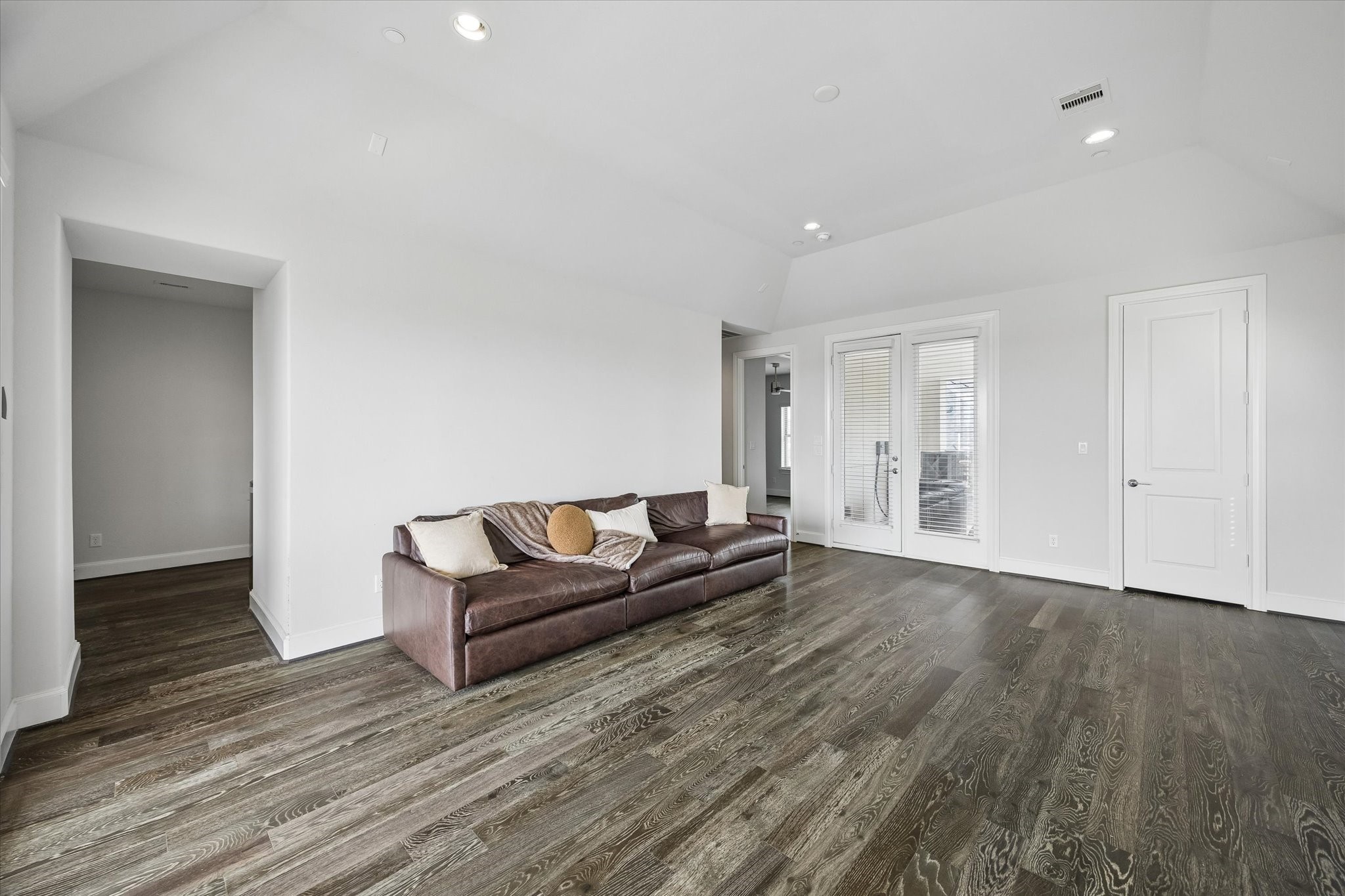 2727 Maxroy Street Houston, TX 77007 - Photo 28 of 46 Area to left of game room has plumbing if owner wishes to add a bar/sink area.