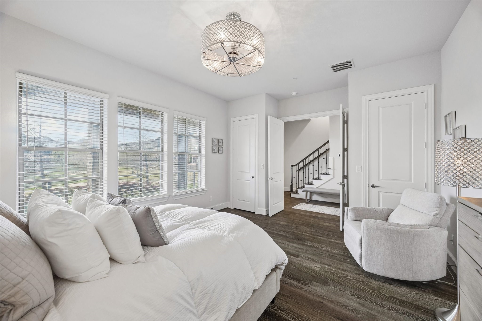 2727 Maxroy Street Houston, TX 77007 - Photo 30 of 46 a spacious bedroom with a bed and a large window