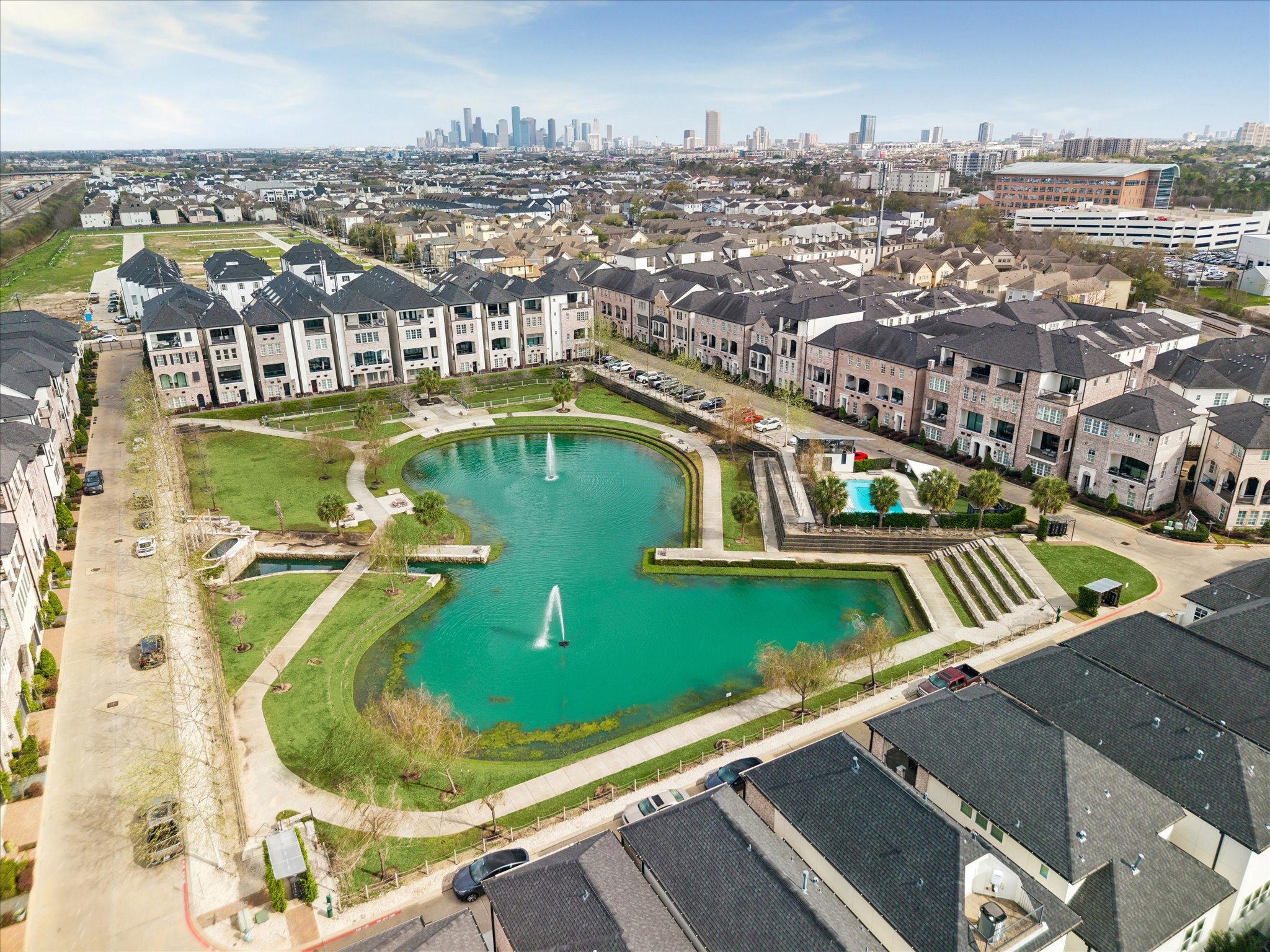 2727 Maxroy Street Houston, TX 77007 - Photo 45 of 46 an aerial view of a residential houses with outdoor space and swimming pool