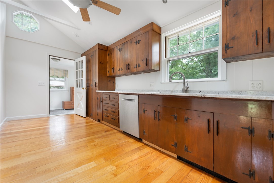 15 Williams Road Smithfield, RI 02917 - Photo 5 of 21