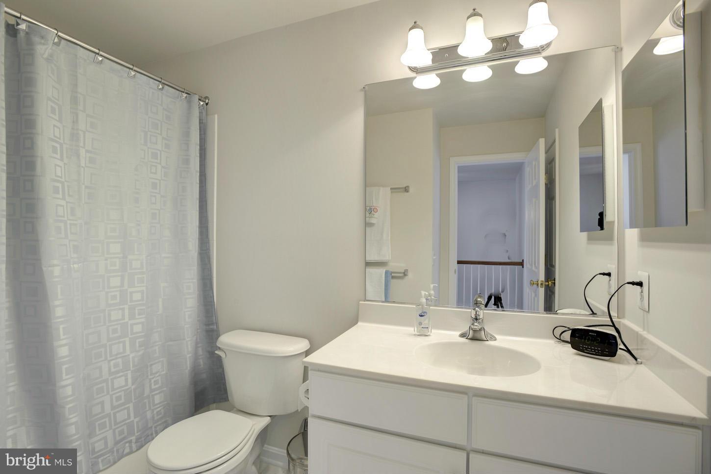 8933 Singleleaf Circle Lorton, VA 22079 - Photo 13 of 30 Bath (Master)