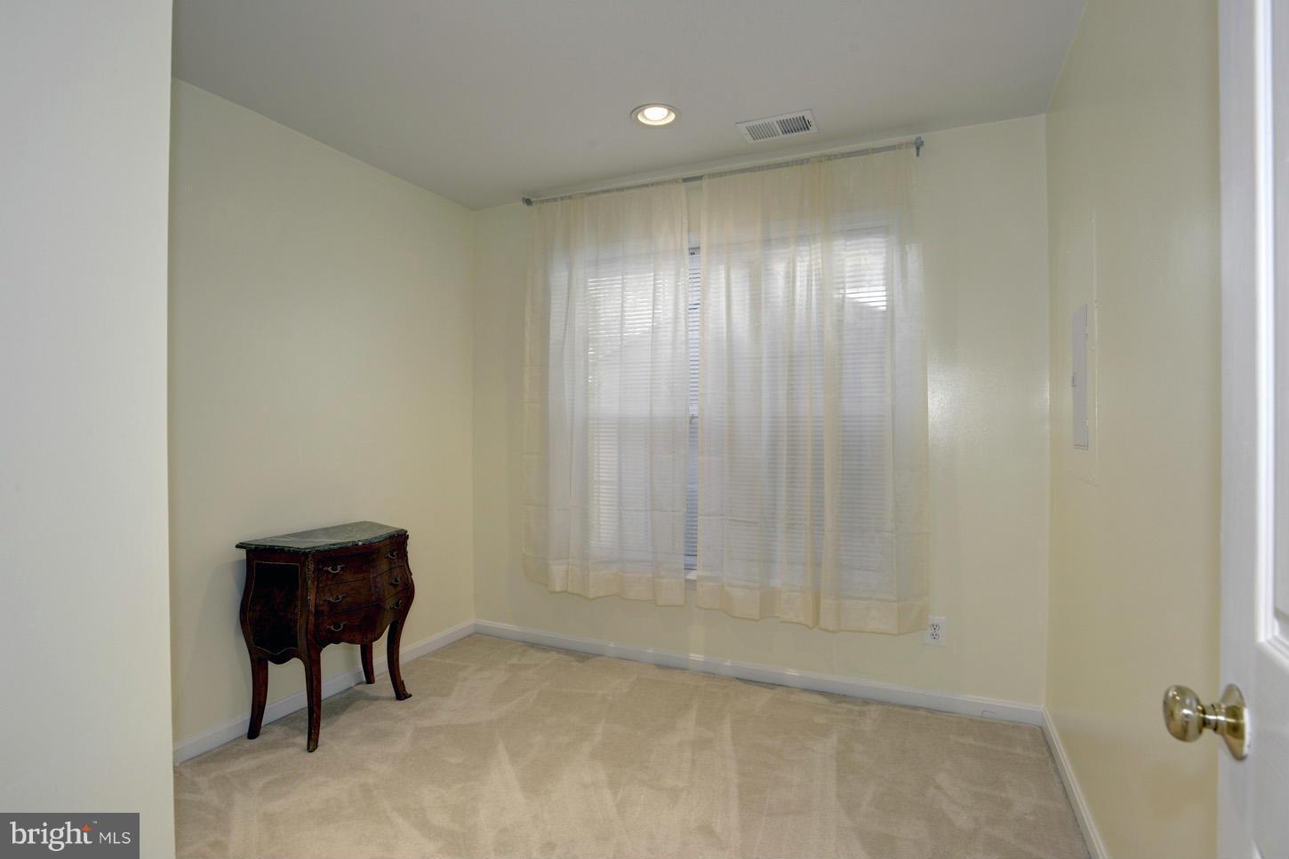 8933 Singleleaf Circle Lorton, VA 22079 - Photo 18 of 30 Interior (General)