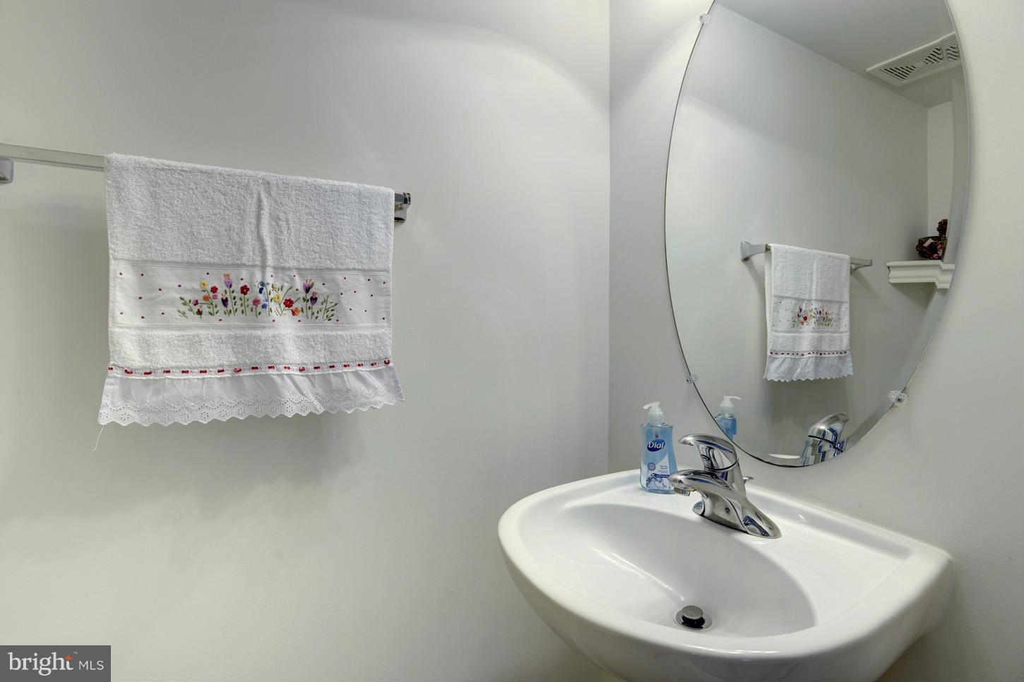 8933 Singleleaf Circle Lorton, VA 22079 - Photo 20 of 30 Bath