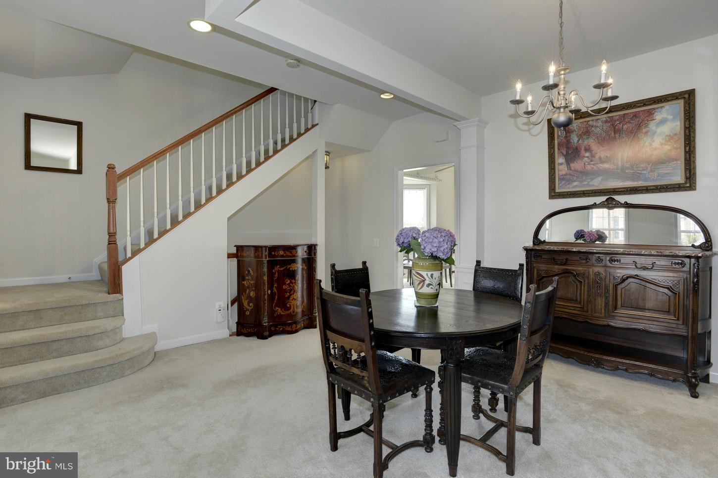8933 Singleleaf Circle Lorton, VA 22079 - Photo 5 of 30 Living Room