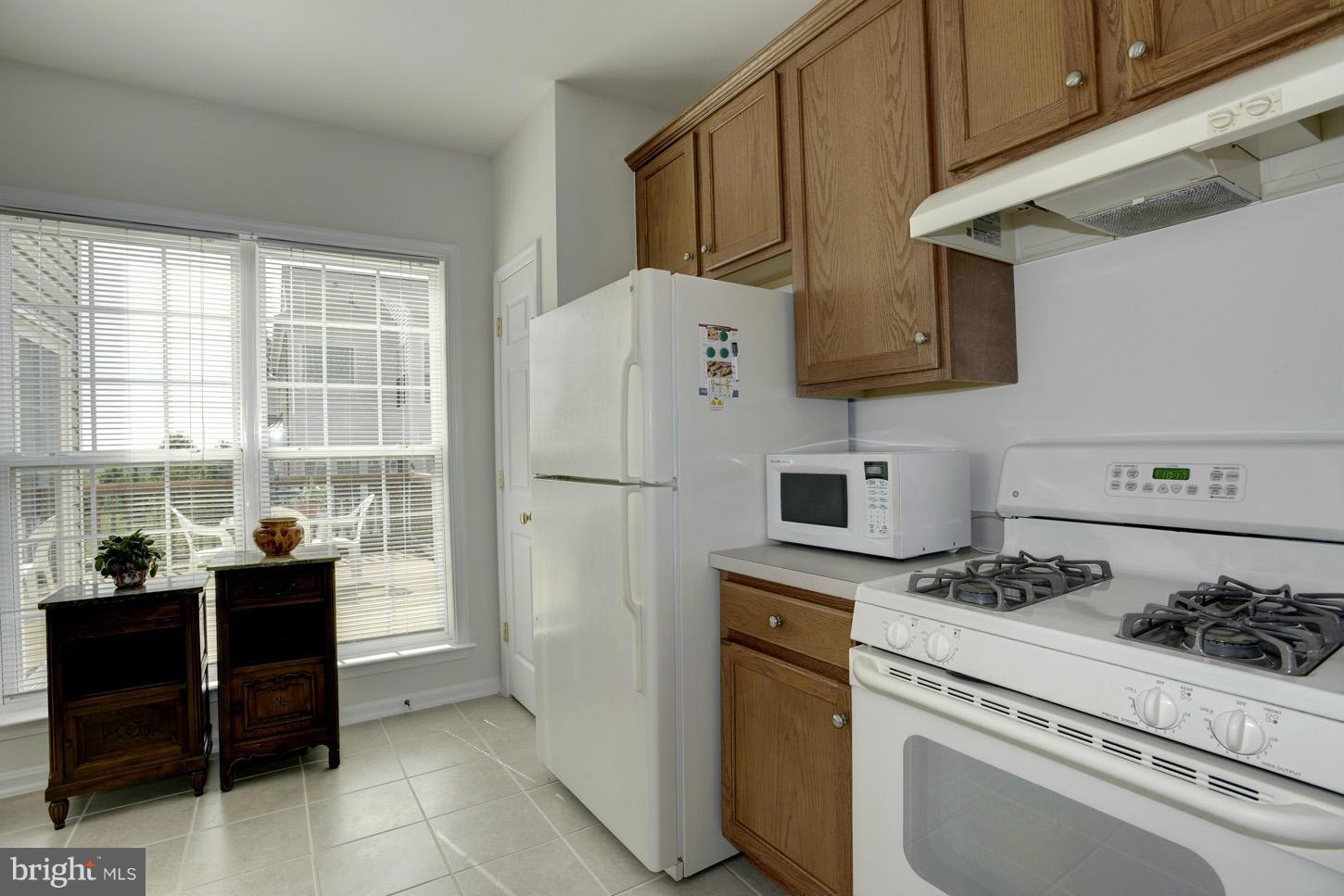 8933 Singleleaf Circle Lorton, VA 22079 - Photo 9 of 30 Kitchen