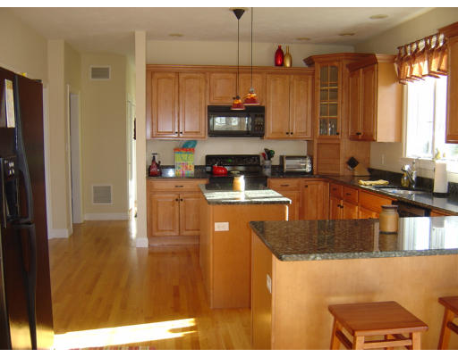 16 Old Upton Road Grafton, MA 01519 - Photo 4 of 30 Gallery Image 4