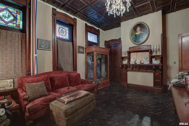 $275,000 | 601 Spring Street, Quincy, IL 62301