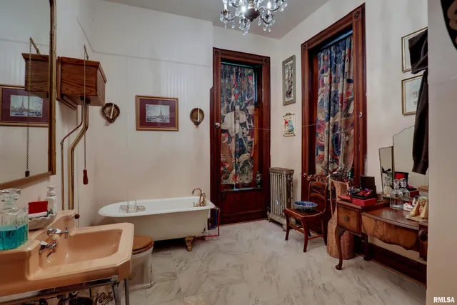 $275,000 | 601 Spring Street, Quincy, IL 62301