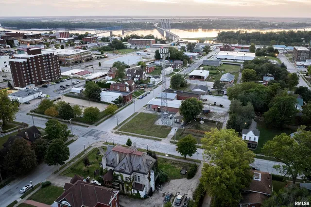 $275,000 | 601 Spring Street, Quincy, IL 62301