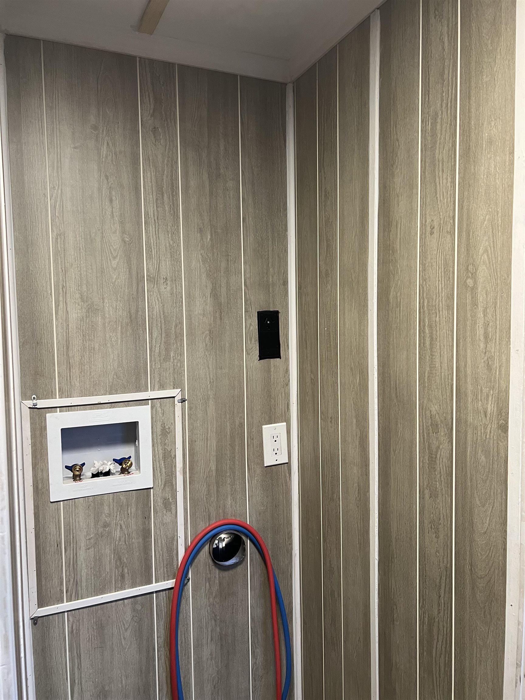 2107 Rivington Road Loves Park, IL 61111 - Photo 10 of 18 a view of a livingroom with wooden floor