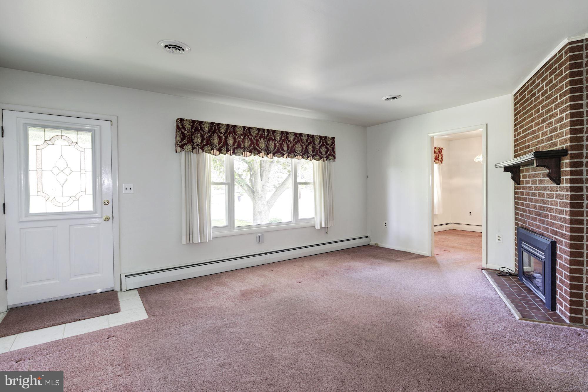 908 Monte Avenue Fallston, MD 21047 - Photo 7 of 24 Living Room