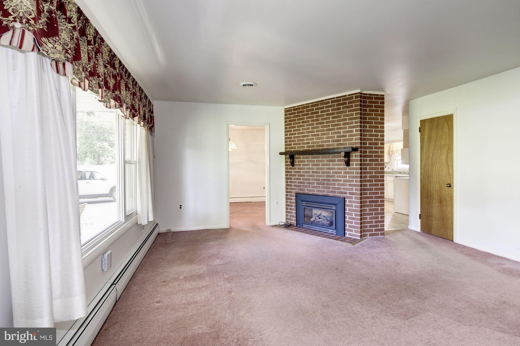 908 Monte Avenue Fallston, MD 21047 - Photo 8 of 24 Living Room