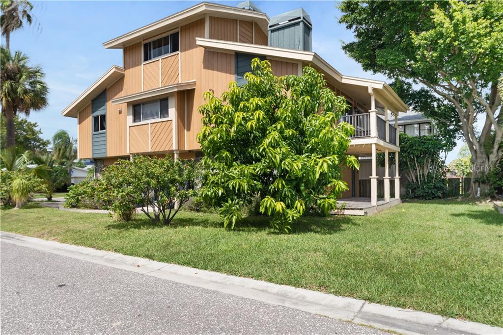 17601 1st Street East Redington Shores, FL 33708 - Photo 32 of 33