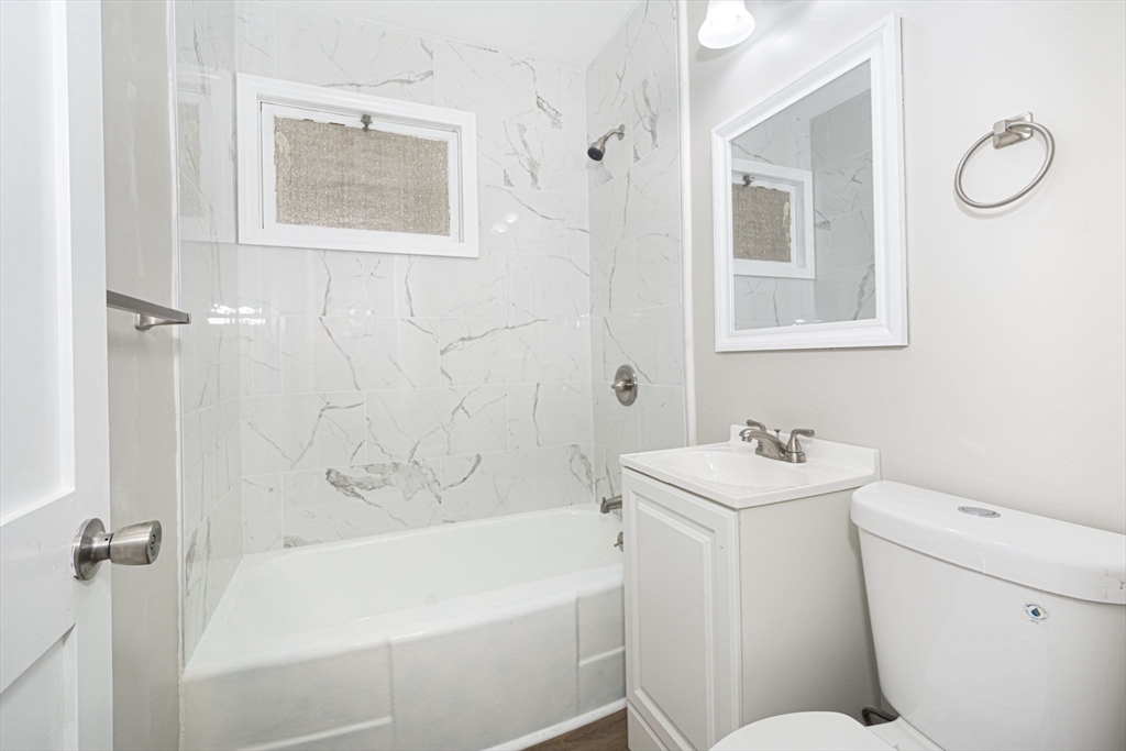 32 Aylesbury Road Worcester, MA 01609 - Photo 29 of 42 a bathroom with a toilet a sink and bathtub